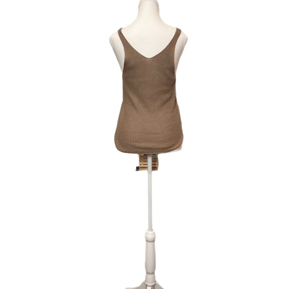 ee:some brown knitted tank top